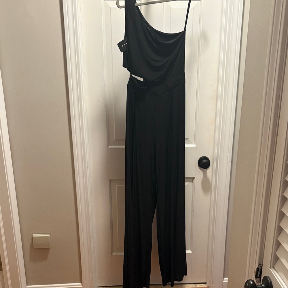 Chic Black One-Shoulder Jumpsuit
